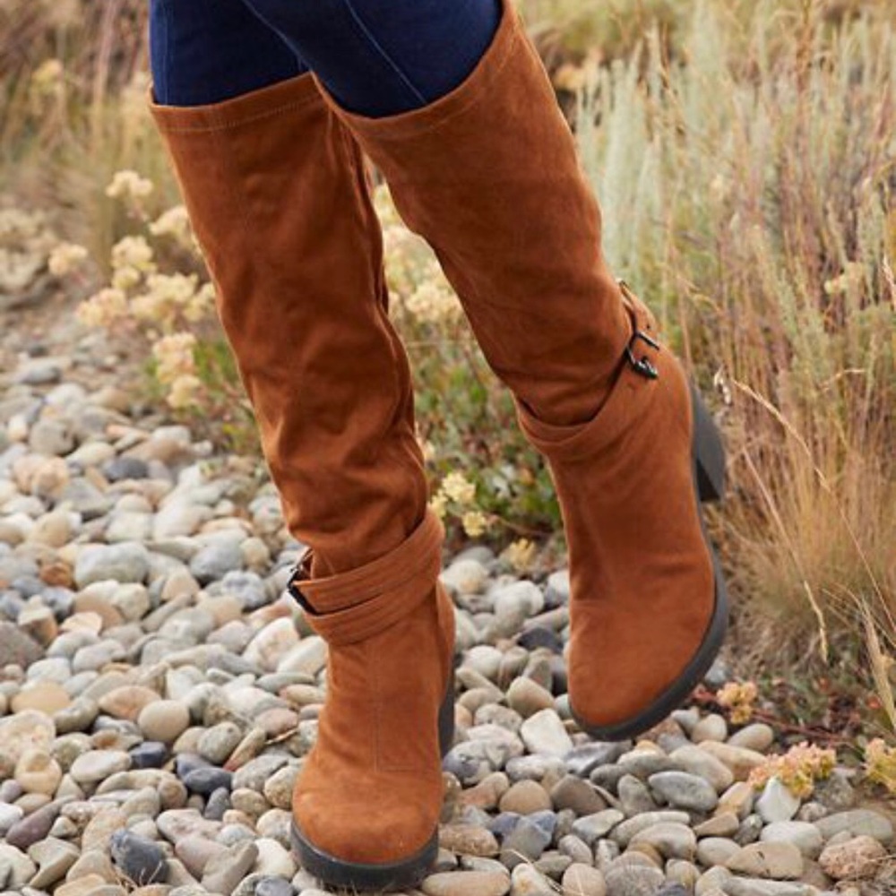 Heeled stretch boots